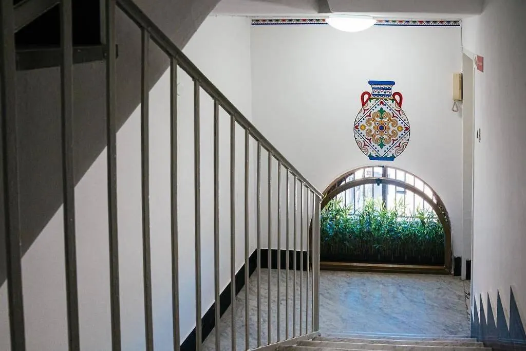 Apartamento Attico In Pieno Centro Storico Di CTA Italia